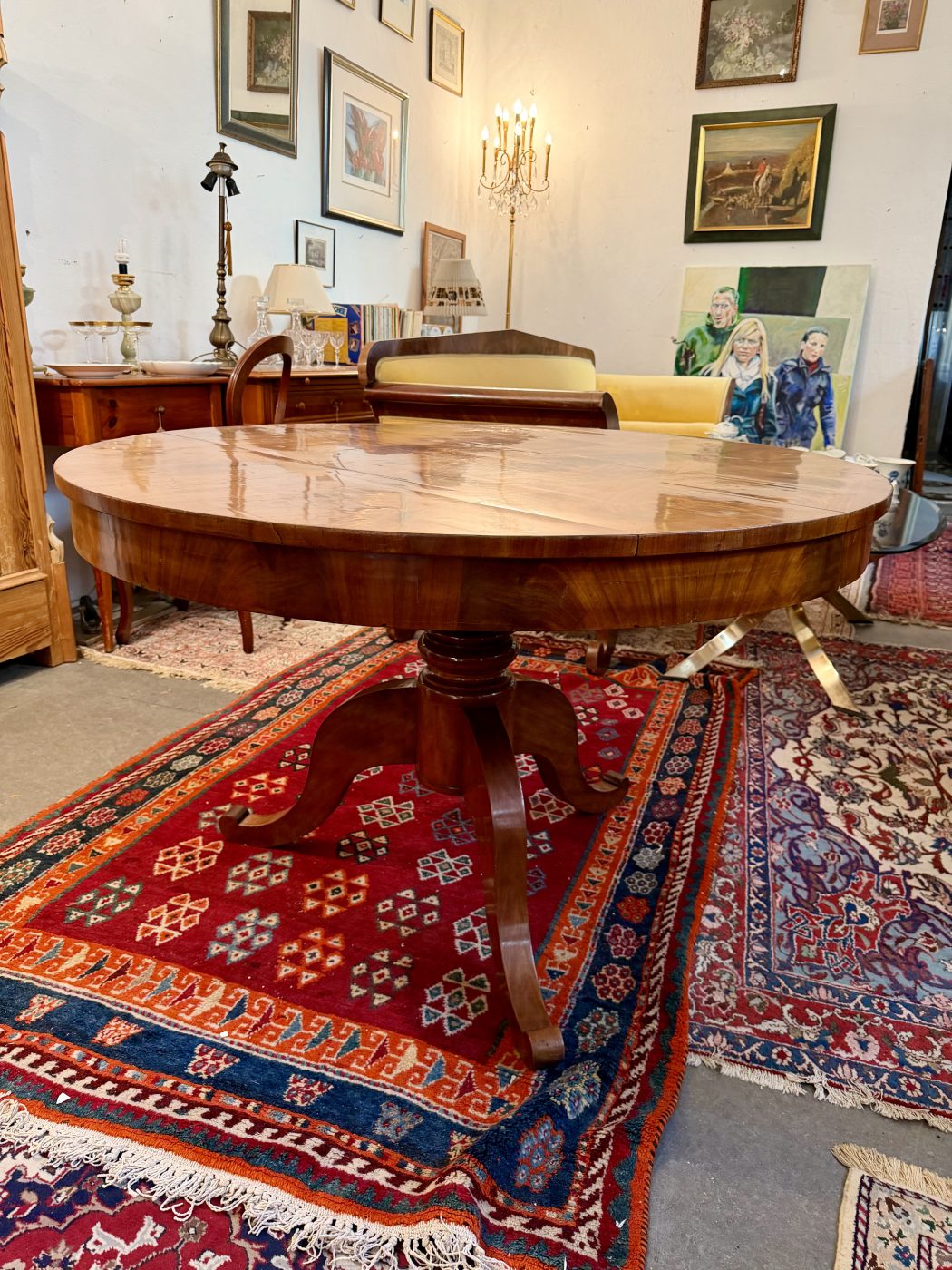 Runder Dreifuß Biedermeier Esstisch