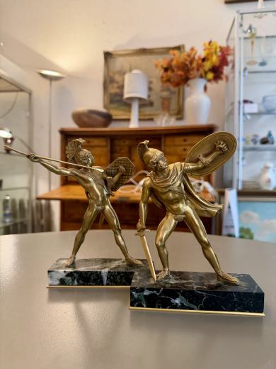 Bronzeskulpturen Buchstützen römische Krieger